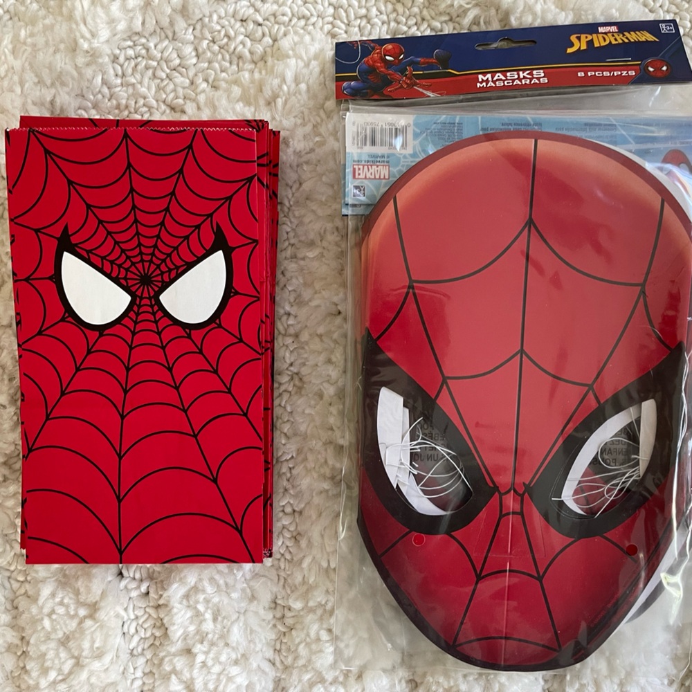 Spiderman-themed party supplies (gift bags + masks)